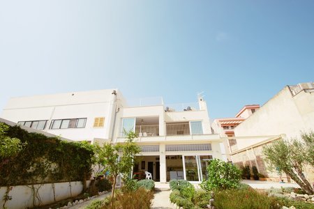 Apartamento moderno con terraza en la azotea en Ciudad Jardin.